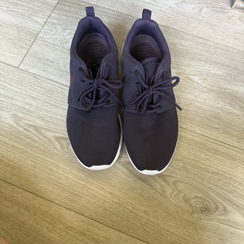 Nike Purple Athletic Sneakers - Picture 2 of 4
